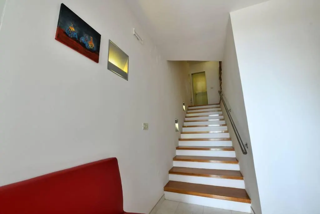 Großes Reihenhaus mit viel Grün und Meerblick Mošćenička Draga Ferienhaus