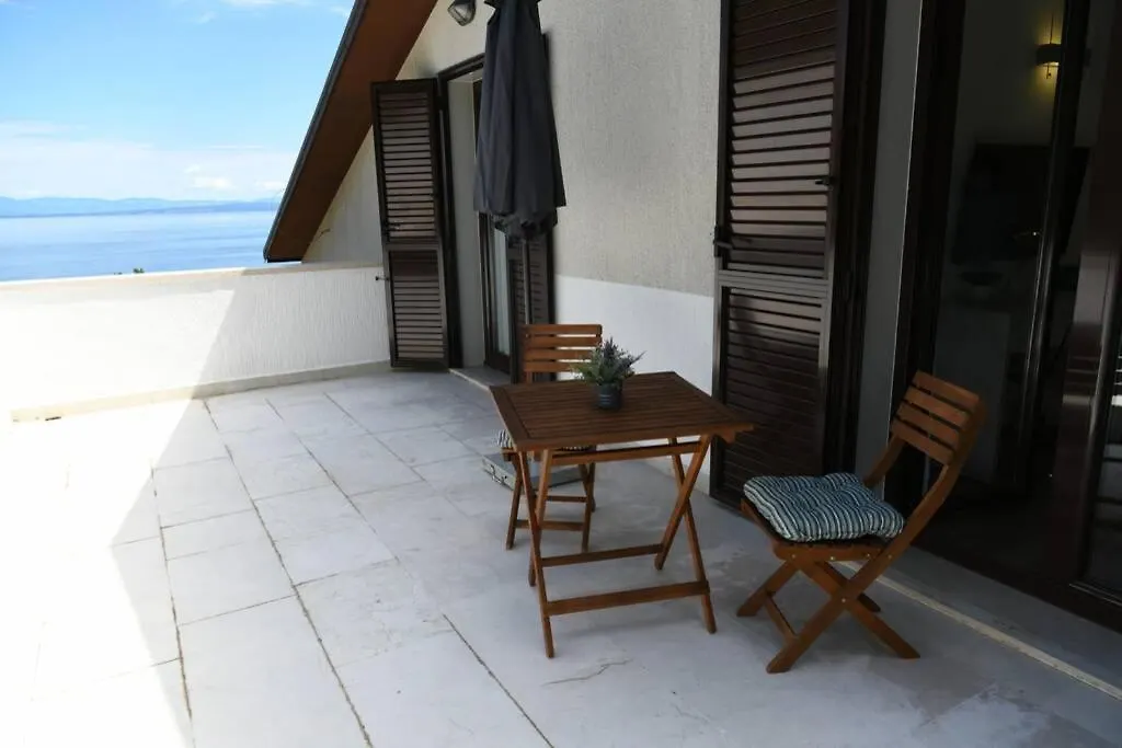 Großes Reihenhaus mit viel Grün und Meerblick Mošćenička Draga Ferienhaus