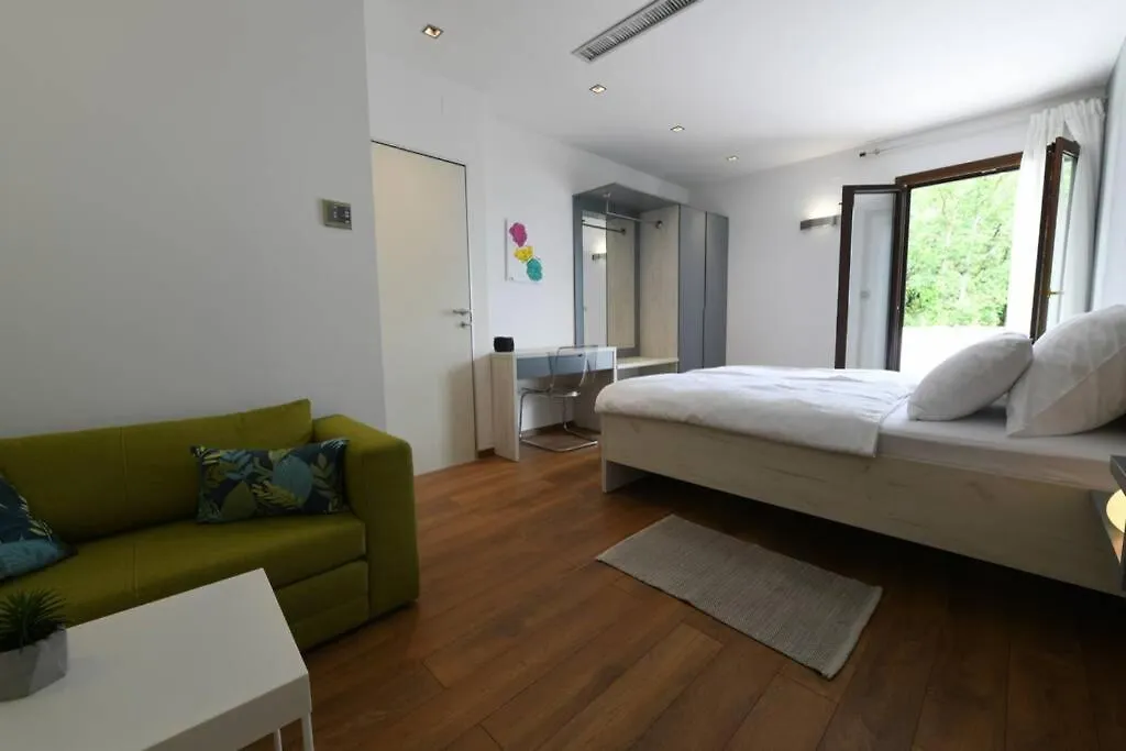 Großes Reihenhaus mit viel Grün und Meerblick Mošćenička Draga Ferienhaus